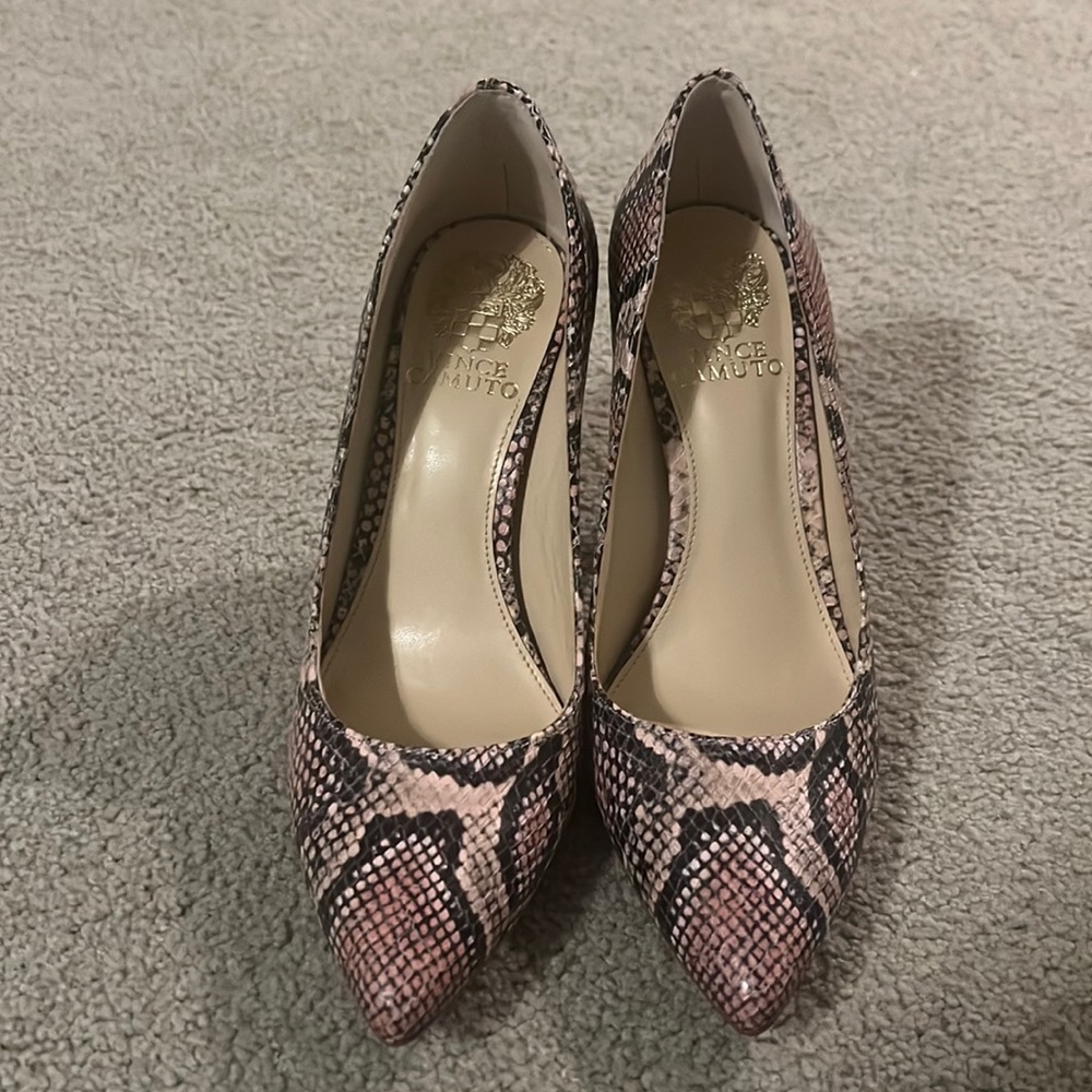 Vince Camuto Snake skin pump heel